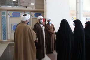 حجت الاسلام و المسلمین حاج علی اکبری با استقبال دختران عضو قرارگاه ملی وارد خوزستان شد.
